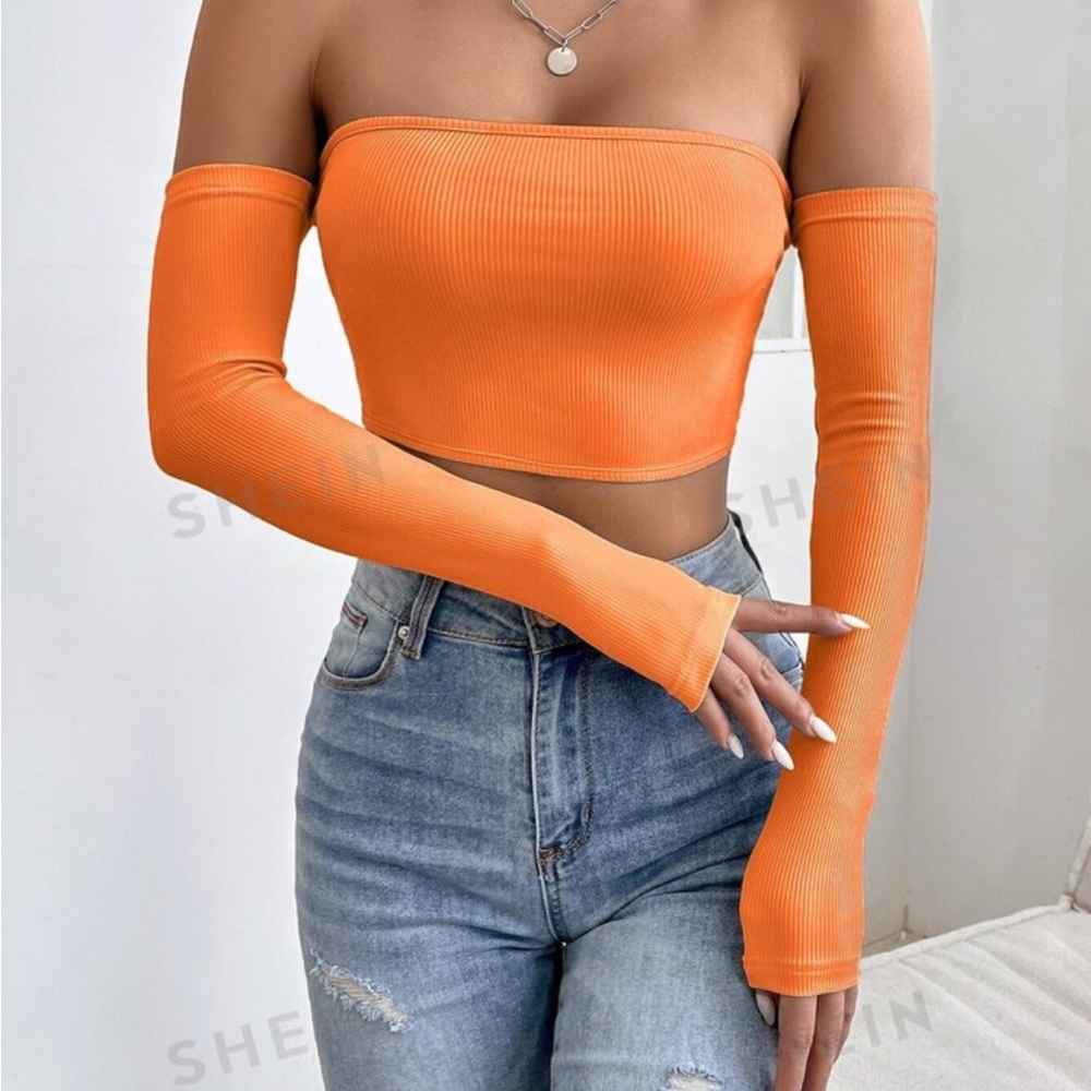 Off shoulder ribbed crop top